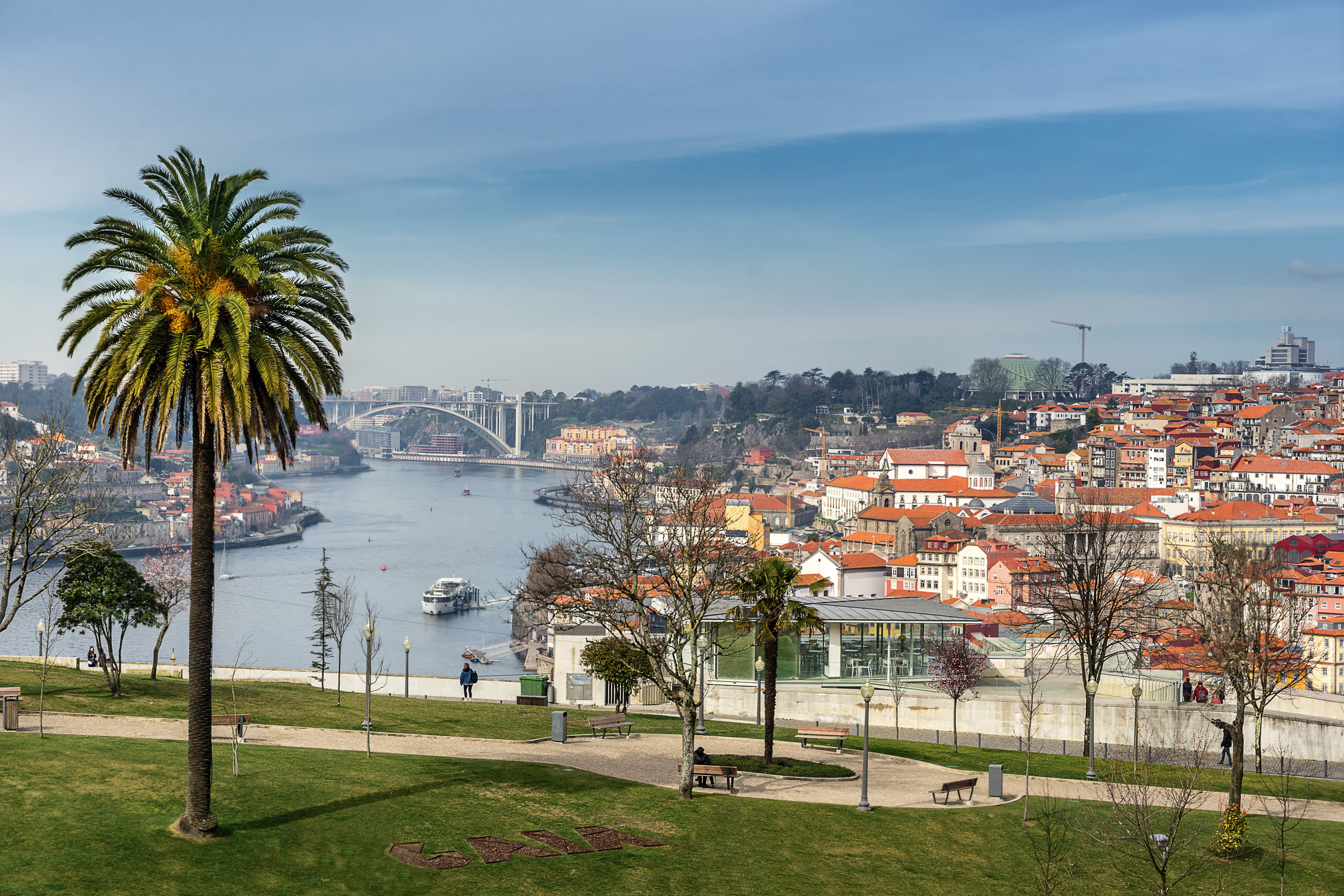 Vista sobre o rio Douro e a Ponte da Arrábida