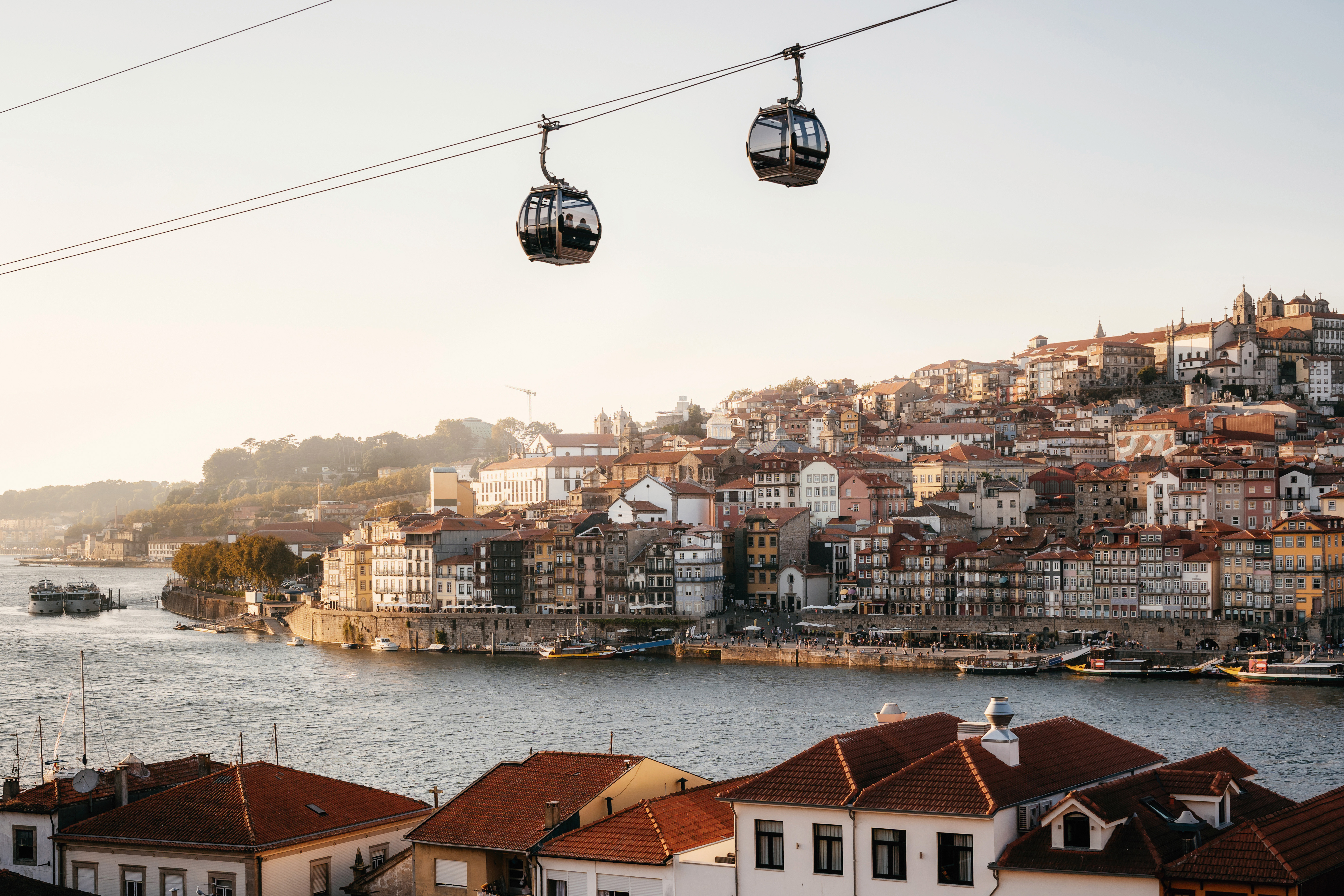 Teleférico de Gaia sobre a Ribeira do Porto